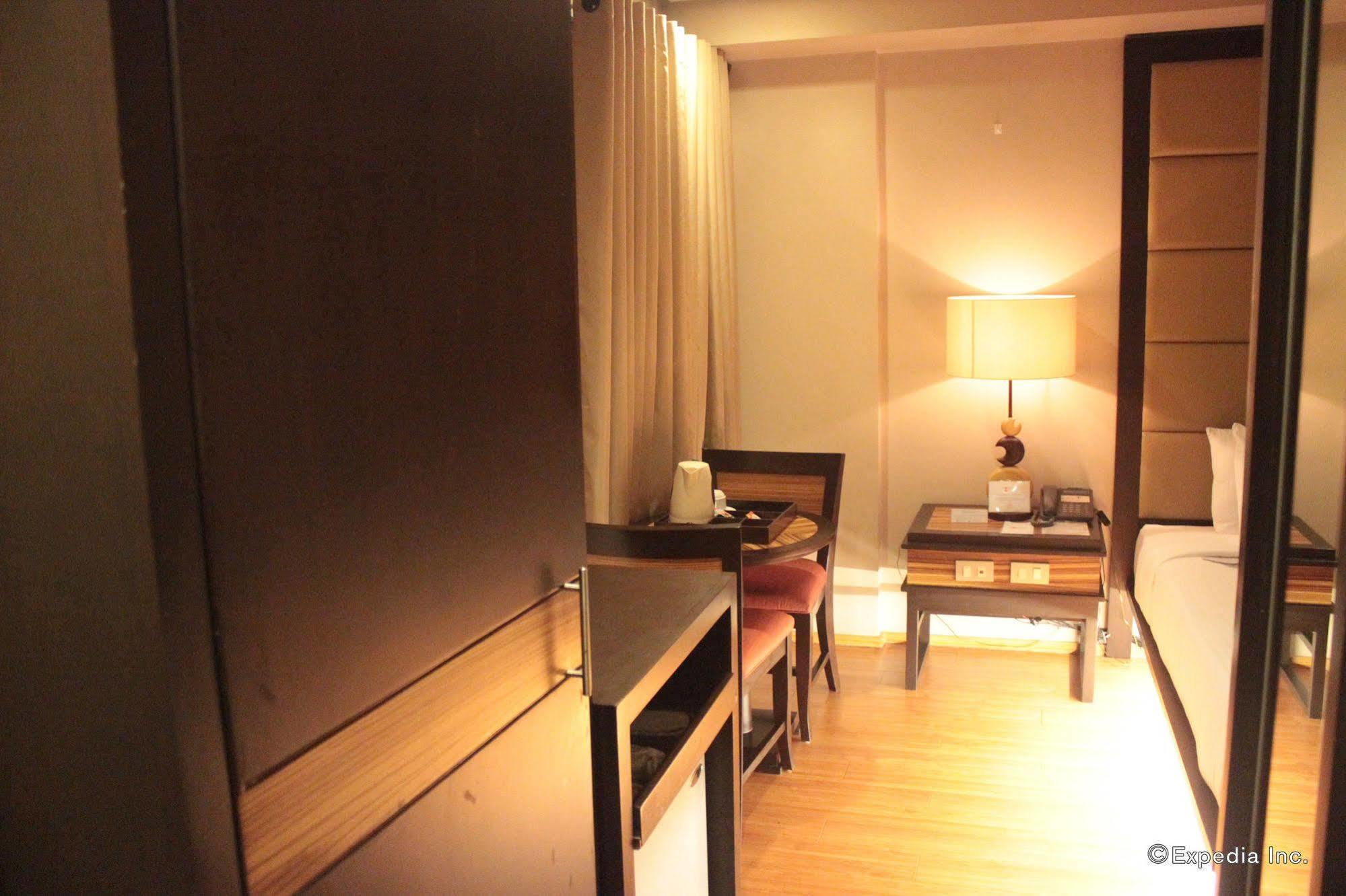 Soleste Suites Quezon City Exteriör bild