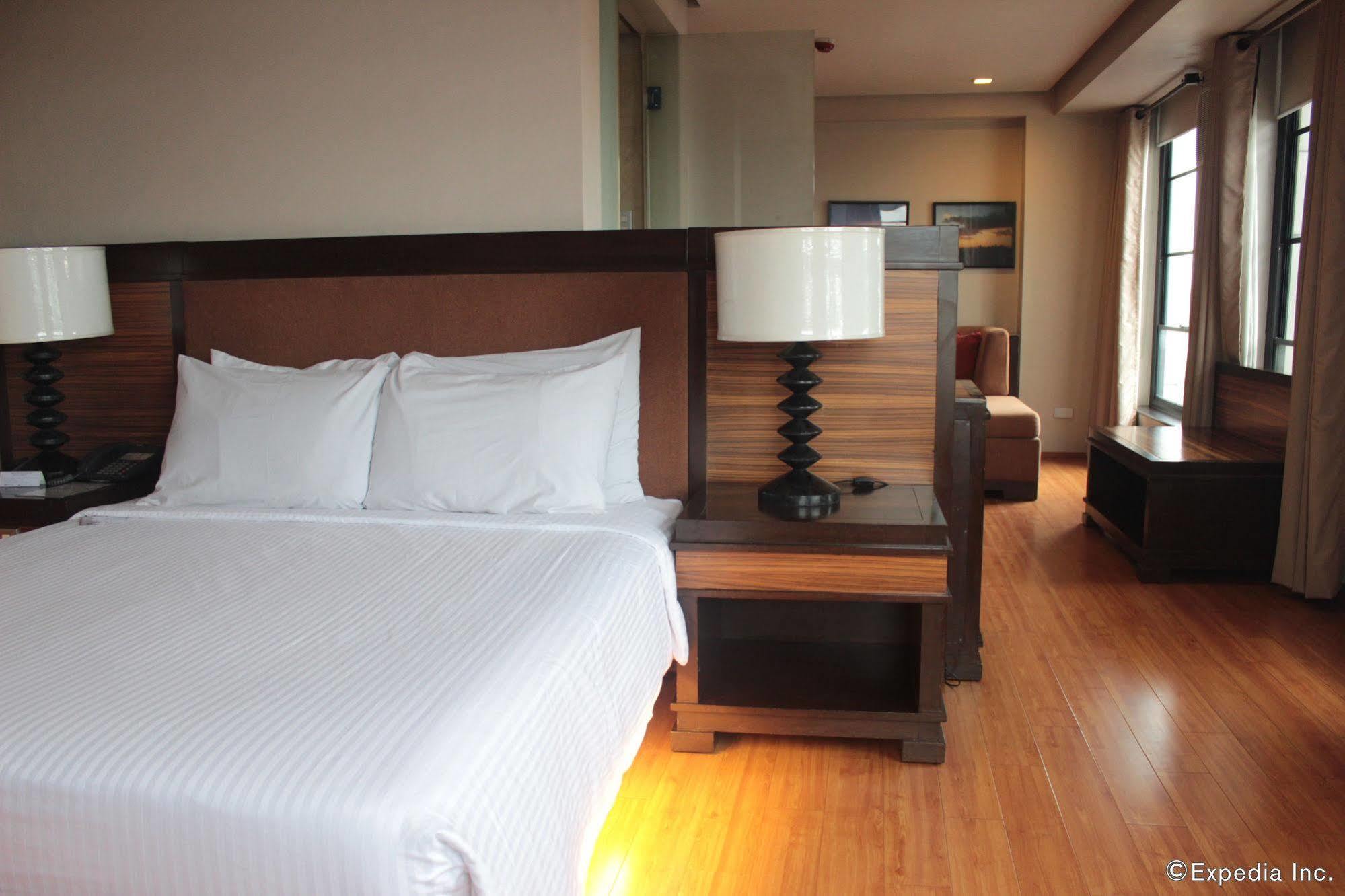 Soleste Suites Quezon City Exteriör bild