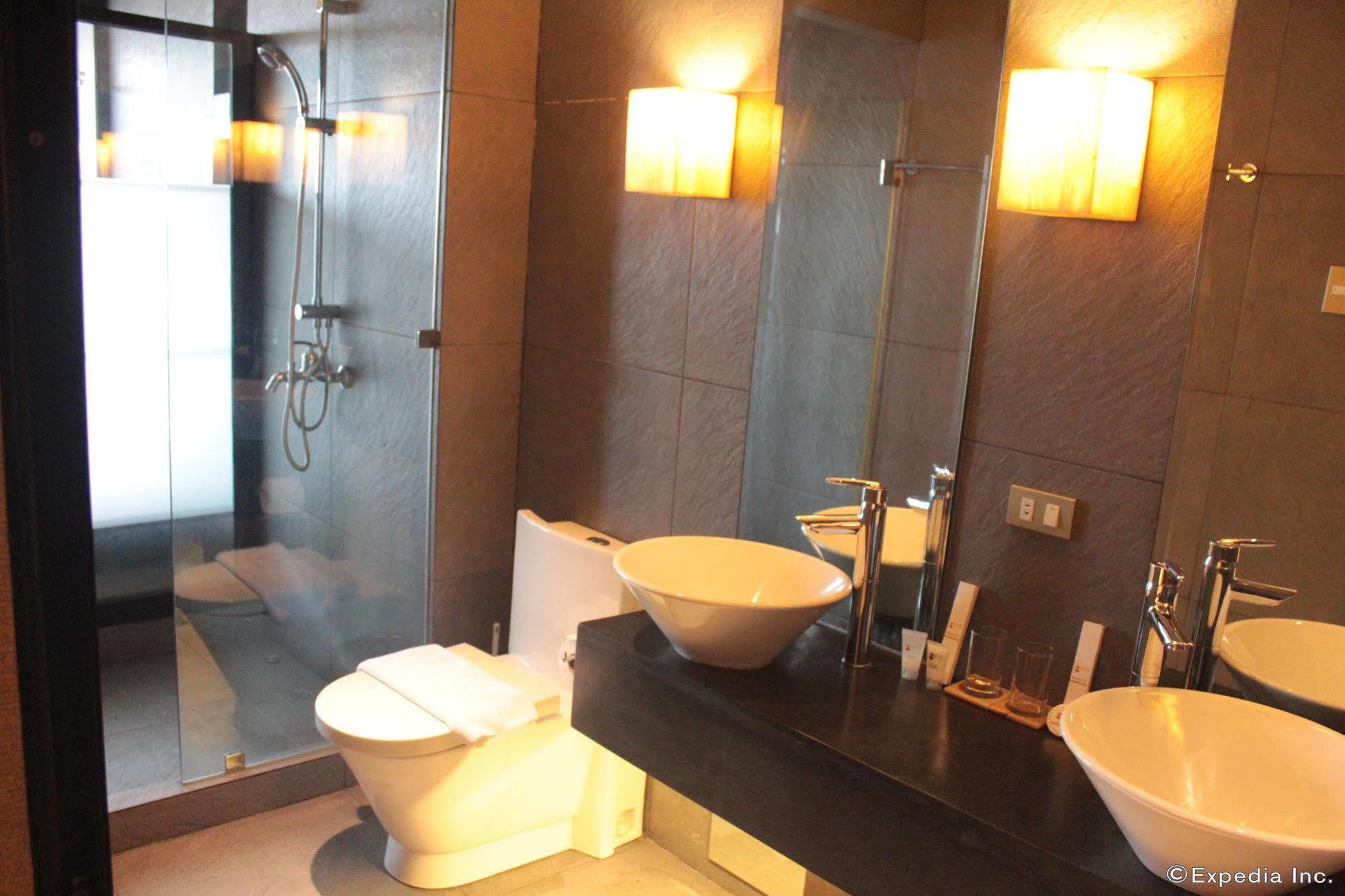 Soleste Suites Quezon City Exteriör bild