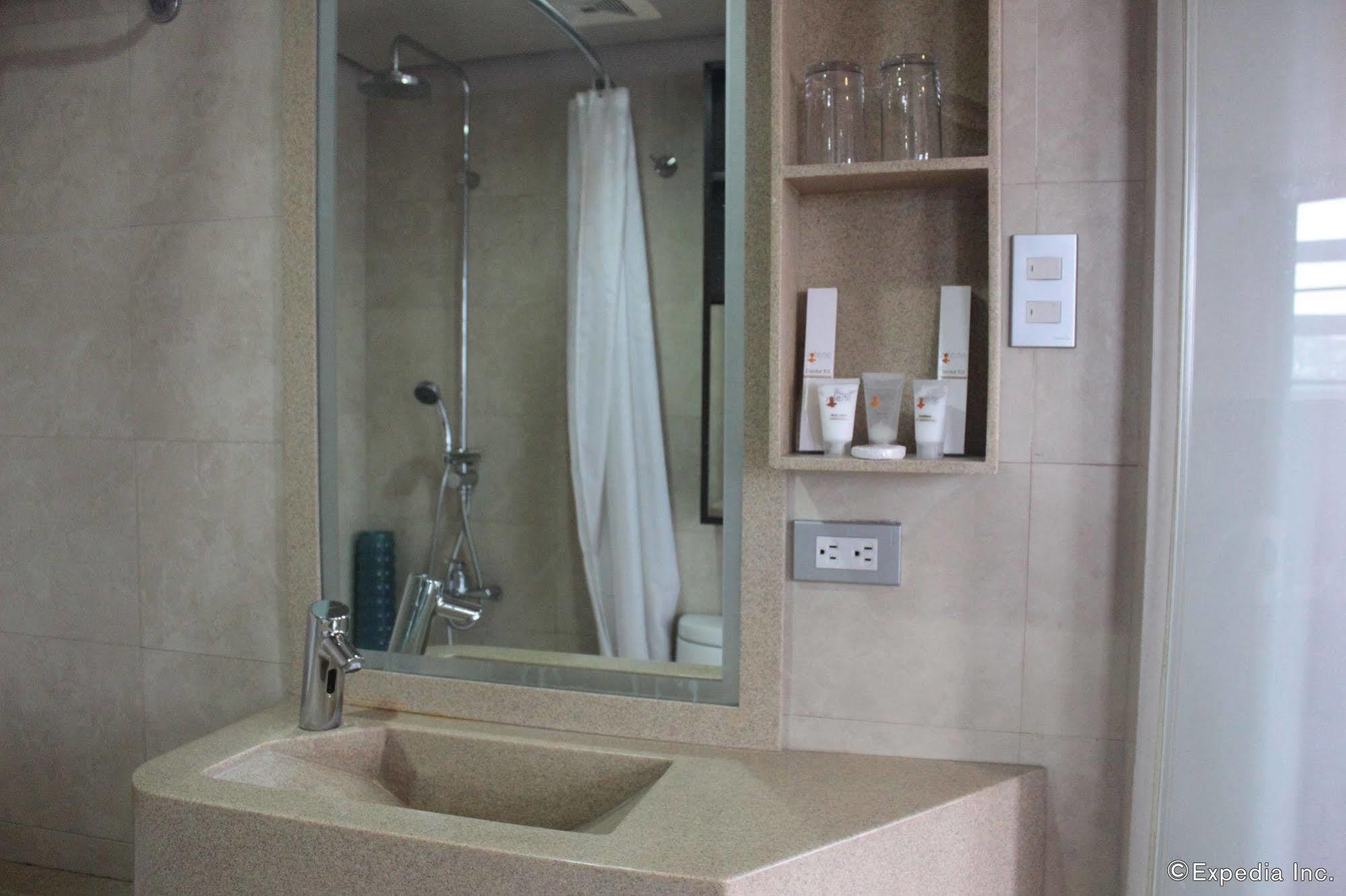 Soleste Suites Quezon City Exteriör bild