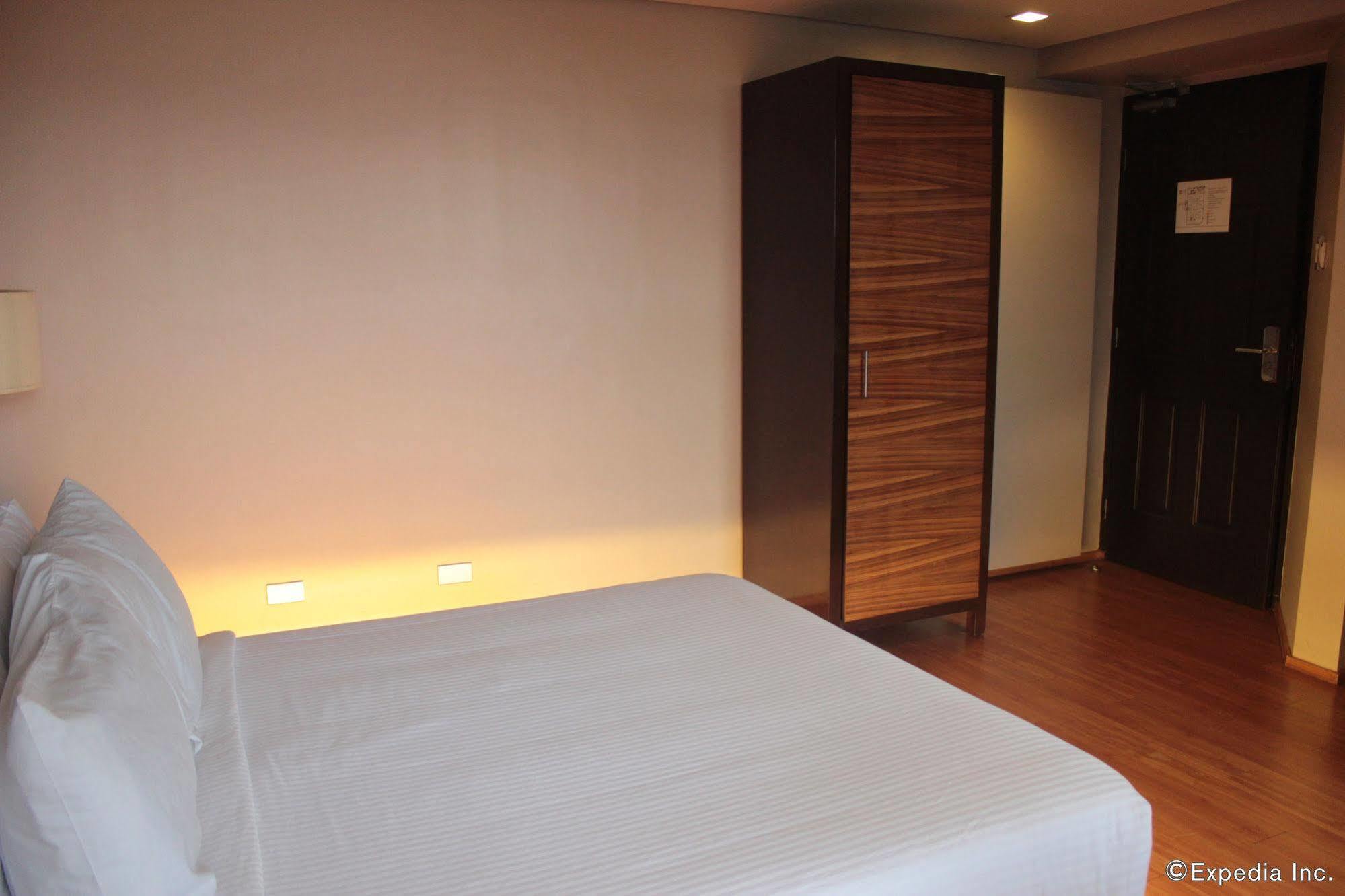 Soleste Suites Quezon City Exteriör bild